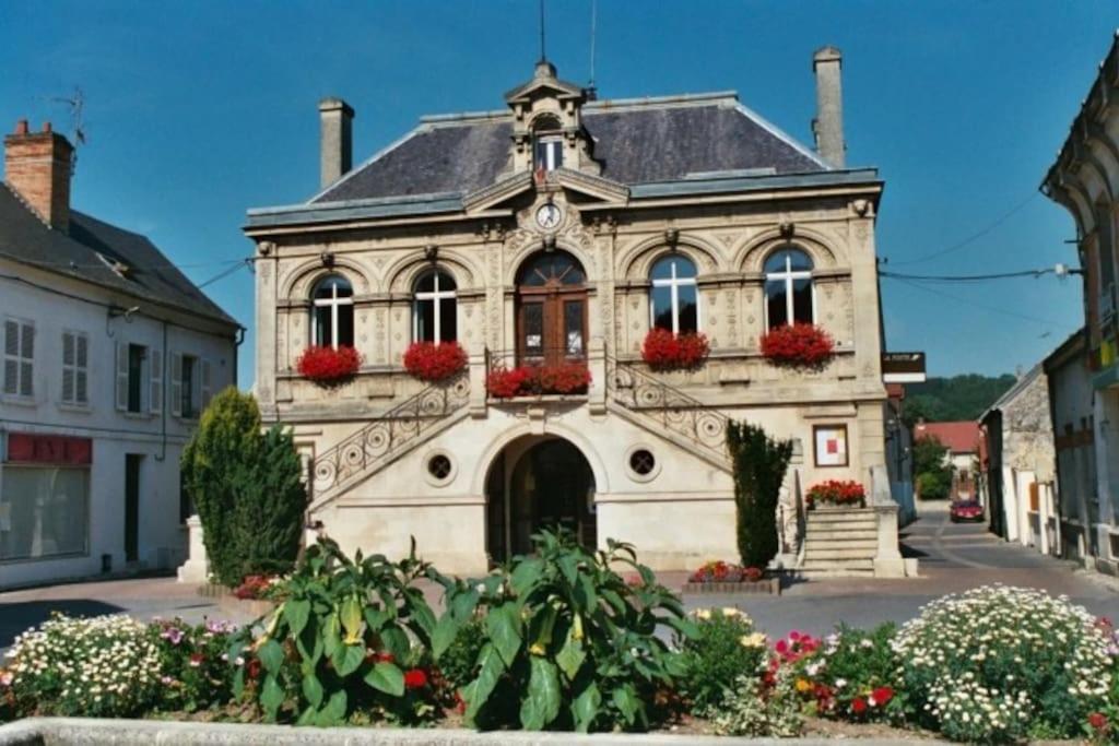 Ferienwohnung Au Coeur De Bruyeres Exterior foto